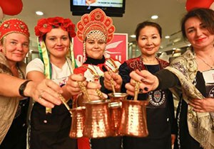Yabancı gelinler Türk kahvesi yaptı