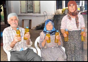 Atalarının teknolojisiyle zeytinyağı üretiyorlar