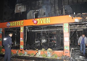 Antalya'da kafe yangını korkuttu