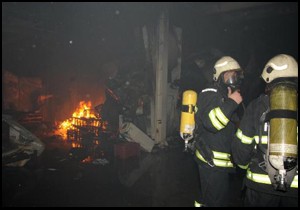 Soğuk hava deposu alev alev yandı