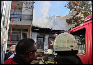 Kaleiçi sakinlerini korkutan yangın