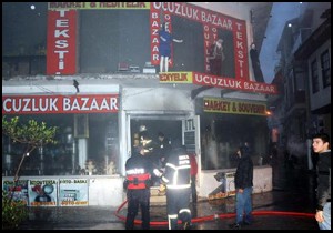 İşyerinin yanışını gözyaşlarıyla izledi