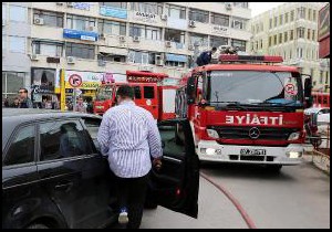 Tarihi mahalledeki yangına, araç engeli