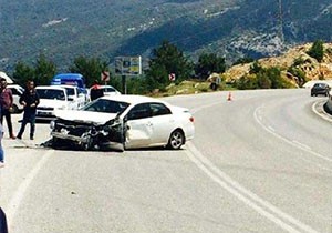 İki otomobil çarpıştı: 1 yaralı