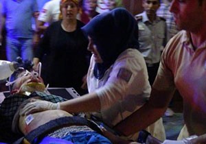 Otomobil yayalara çarptı: 1 ölü, 2 yaralı