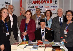Yerel yazarlar mutlu