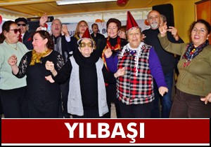 Yaşlı evinde yılbaşı kutlaması
