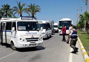 Yolcuyüzünden tartışan minibüsçüler yol kapattı