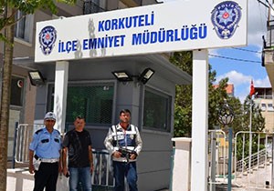 Korkuteli'nde polis noktalarına zırhlı güvenlik kulübeleri