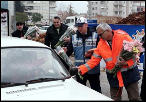 Zabıtadan çiçekli özür