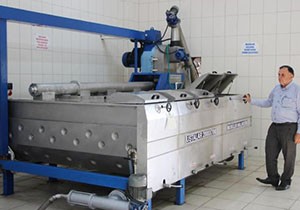 Kumluca'da sezonun ilk zeytinleri yağa dönüştü