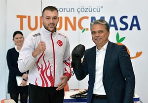 Şampiyondan Başkan Uysal'a ziyaret