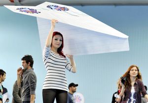 Üniversiteliler kağıttan uçaklarıyla yarıştı